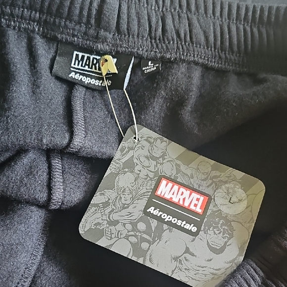 Aeropostale Black Spider-Man Graphic Men's Shorts - Picture 6 of 8